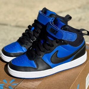 3.5Y Nike Court Borough Mid 2